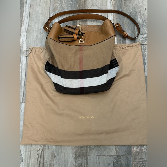 BURBERRY Bucket bag with tassel - Picture 14 of 16